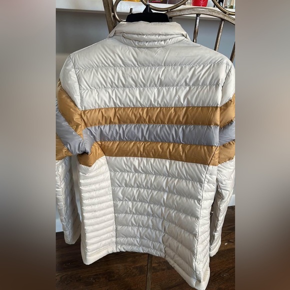 Patagonia women’s puff jacket - Picture 2 of 2